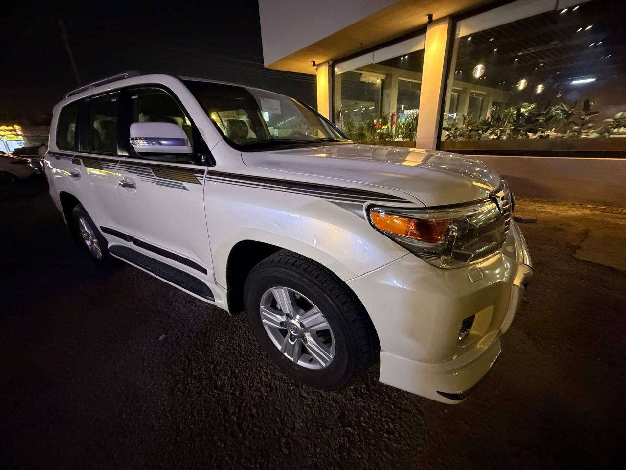 لاندكروز ٢٠١٣ بريم فول مواصفات تشغيل عن بعد مكفوله من صبغ وتبدي وفتح رقم أربيل  دولي مكينه وكير ما مفتوحات بلاد ماشيه ١٤٠ حقيقي السعر ٣٦٥ وبيها مجال ***********
