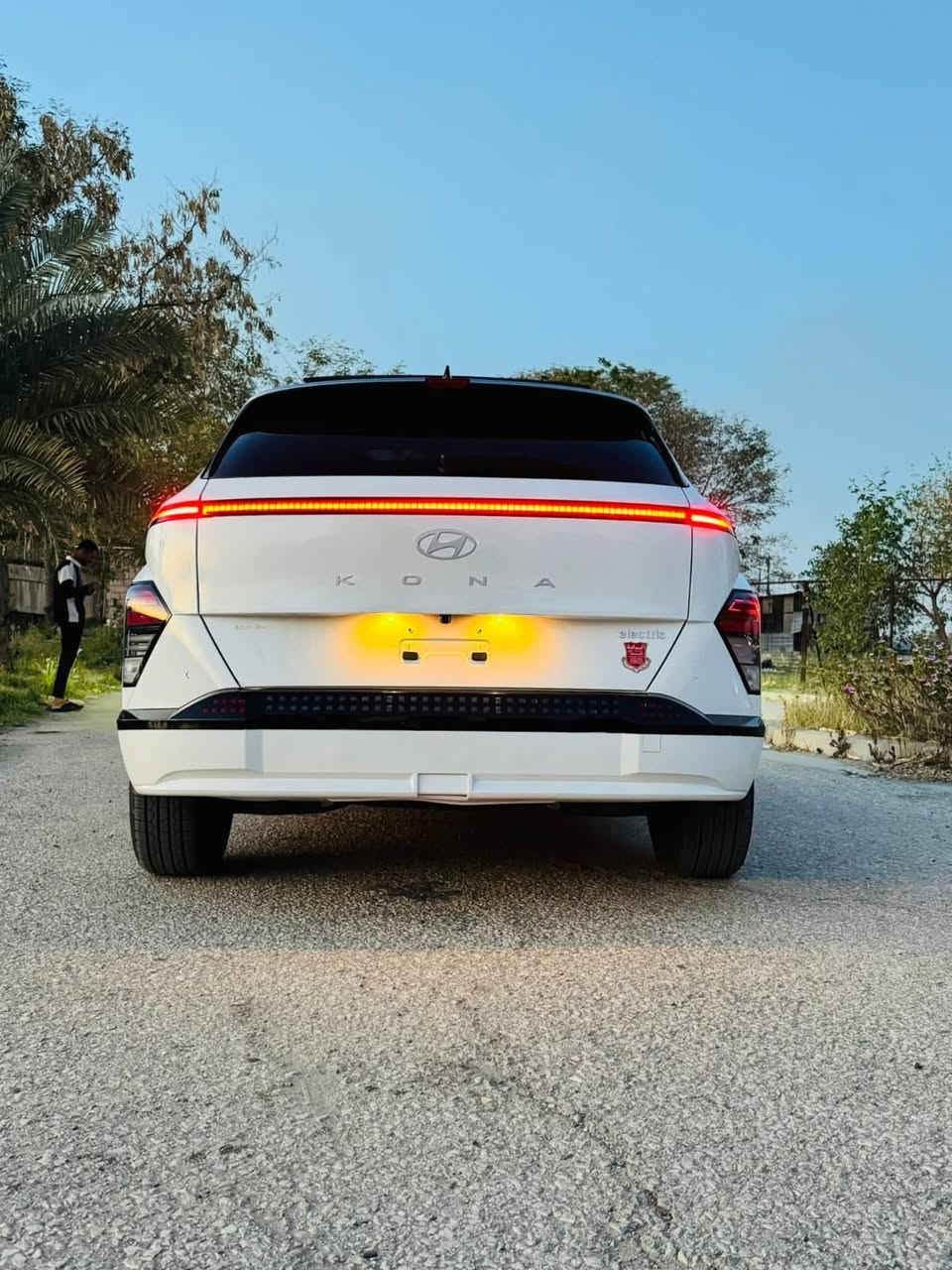 السلام عليكم كونا كهرباء بالكامل 2024 وارد امريكي 
  فول كهرباء تشتغل على الشحن كهرباء فقط بدون بنزين وبدون دهن محرك رقم بغداد باسمي تحويل مباشر 

 بطارية ليثيوم  حجم 64k كيلو واط

 الشحنه الواحده يمشيها  حوالي 500 كيلو متر  فول مواصفات 
فتحه
سياره نشطه وخصوصا بالتسارع  

حادثها: سطحي خفيف جدا ٣ قطع بدون دواخل 
سياره جديده  كلش 
ماتعب جديده كليآ
    
                   الايرباك : سليم بل كامل (بدون ايرباك)

#مواصفاتها
1.كيجات دجيتل 
2.تحديد مسار
3.شاشه + بنوراما طكتين 
4.ويل كب
5.كشنات جلد تدفئة تبريد 
6.تحكم 
7.نظام سبورت + عادي + ايكو
8.رادارت جانبيه
9.بصمه
10.هيترات بالكشنات
11.كشنات كهرباء
12.هندبريك بصمه 
13.بصمة ابواب
14.تشغيل عن بعد
 15.رادار امامي  وخلفي 
16. كير دكم 
17. توقف ذاتي 
18. مثبت سرعه
19. مانع انزلاق
20. شفتات تحكم سرعه تفاعلي
21. شاحن USB و لاسلكي
22.   نظام  auto hold
تفاصيل اكثر ***********
*********** 
مكاني بابل /المسيب/ الاسكندرية
