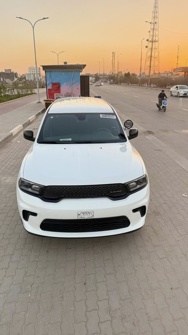 السلام عليكم
دورنكو بوليسي موديل 2023 الشكل الجديد 
سيارة جديدة بدون اي نقص 
محرك  6 سلندر 
3600  
فول موصفات فقط بدون فتحة 

بدون رقم تترقم جميع محافظات 
 حادث فقط دعامية بدون ارباك سيارة كفالة عامة 
   ***********
مكانهه البصره الجنينة شارع جامع  
السعر 265 بيهة مجال لشراي
