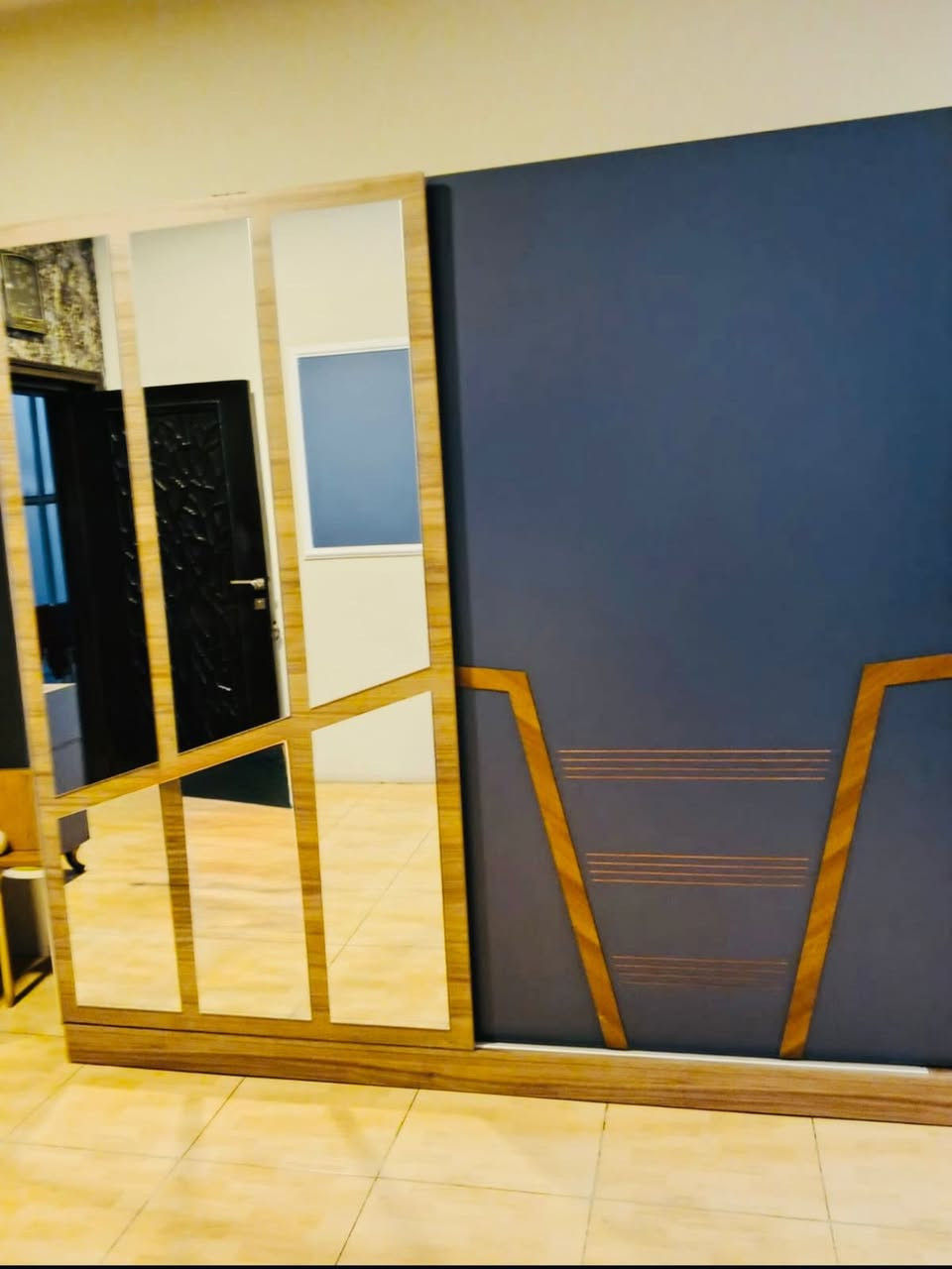 غرفه نوم للبيع 7قطع
كنتور 

جربايه

ميز تواليت

مرايا

طابوريه

 كومديات عدد2 

السعر ٦٠٠ 
الاستفسار الاتصال ع هذا الرقم 

***********
العنوان بغداد /حي البساتين
