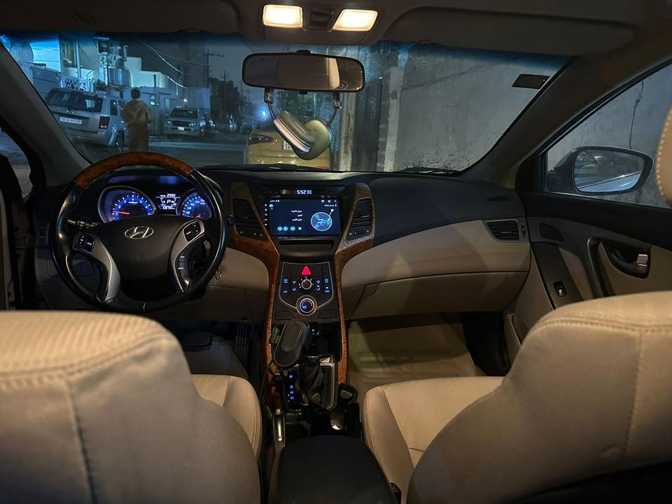 النترا 2015خليجي 
مكينة 1800دوش
ماشية فقط 114الف كيلو متر
مكان بغداد الدورة 
واتساب ***********
