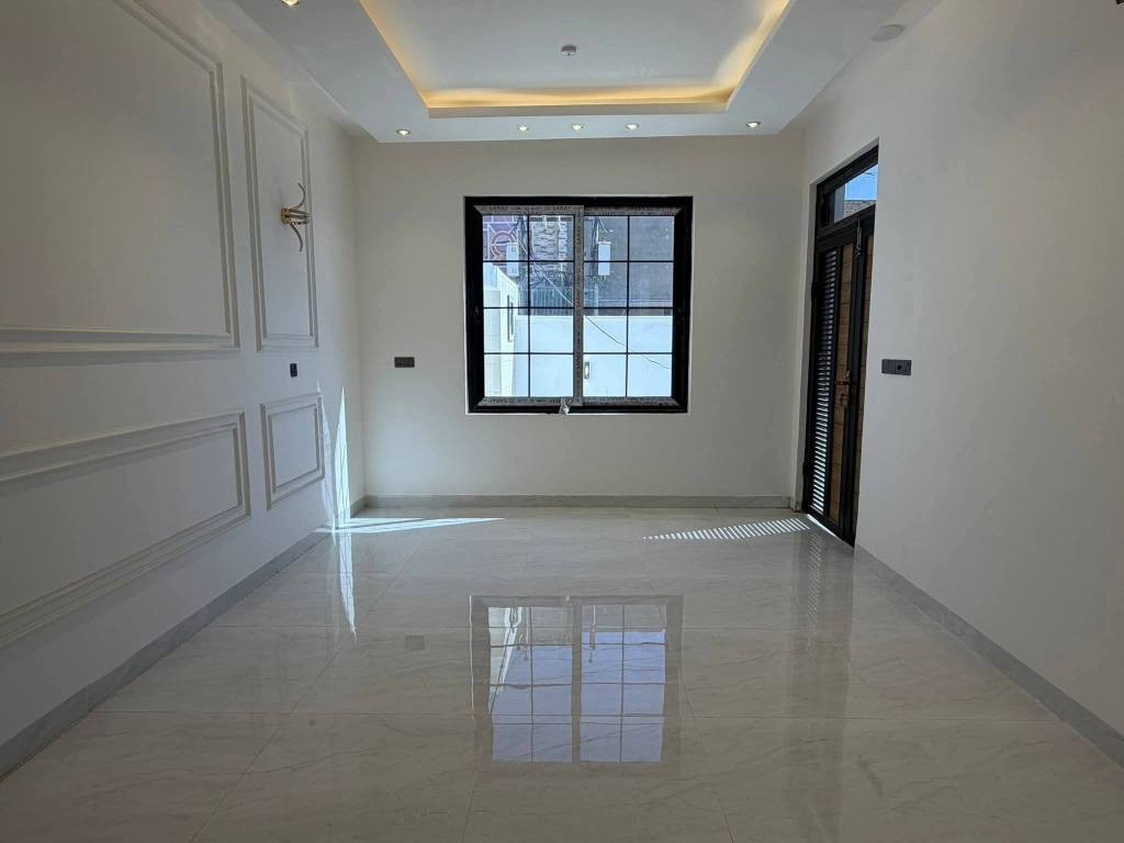 🏠 / دار للبيع مساحه ٢٠٠ م طابو صرف 

            واجهه ١٠ م / نزال ٢٠ م 

🧱 بناء حديث درجه أولى 
( فارغ تسليم مباشر للمشتري )

الطابق الاول /  مطبخ . أستقبال . هول . غرفتين . مجمع صحيات . صحيات خارجيه 

الطابق الثاني / غرفتين . هول . صحيات 

🌏 الموقع / شارع ٨٠ قرب مسجد الرحمن 

للأستفسار أكثر مراجعة مكتب 
#عقارات_أراضي_بابل_الخضراء للمقاولات العامه والتصاميم الهندسية 
شارع ٦٠ .. عمود ٣٠٠ .. مقابل أستدارة علي بقلي 
الشيخ حازم 
وسام محمد 
أبو حيدر / *********** حلة, بابل
