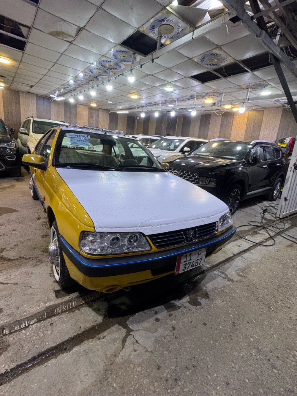السيارة معروضة للبيع، تتميز بلونها الأصفر اللامع وحالتها الجيدة. السيارة نظيفة من الداخل ومصانة بشكل جيد. جميع التفاصيل والتجهيزات موجودة وتعمل بكفاءة. جاهزة للاستخدام اليومي أو للعمل التجاري كسيارة أجرة.