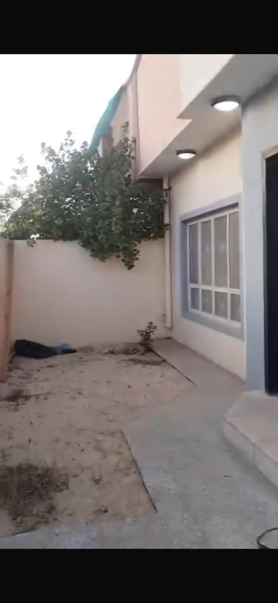 ❗️الايجار بيت في مدينه لامل ❗️سكنيه❗️
طابقين
3غرف وصاله وستقبال ايجار شهر1250
مطبخ وصحيات وحديقه 
***********☎️
