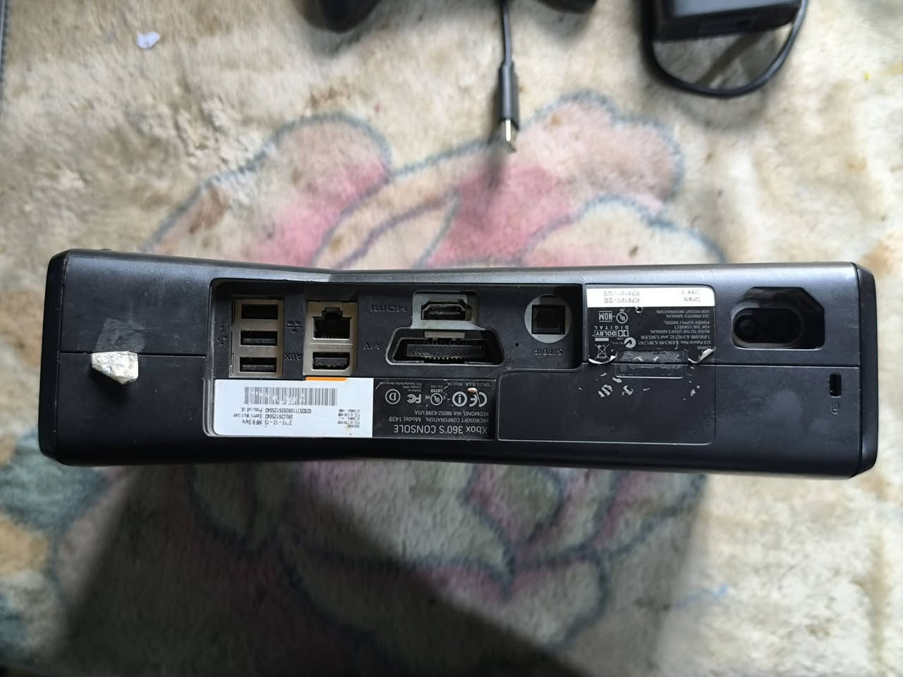 اكس بوكس 360
نضيف ماداخل تصليح كلشي على الابلاد 
206العاب مهكره بالكامل 
مثل الصورة تجي وتشوف  
سعره 125 البصره 
***********
