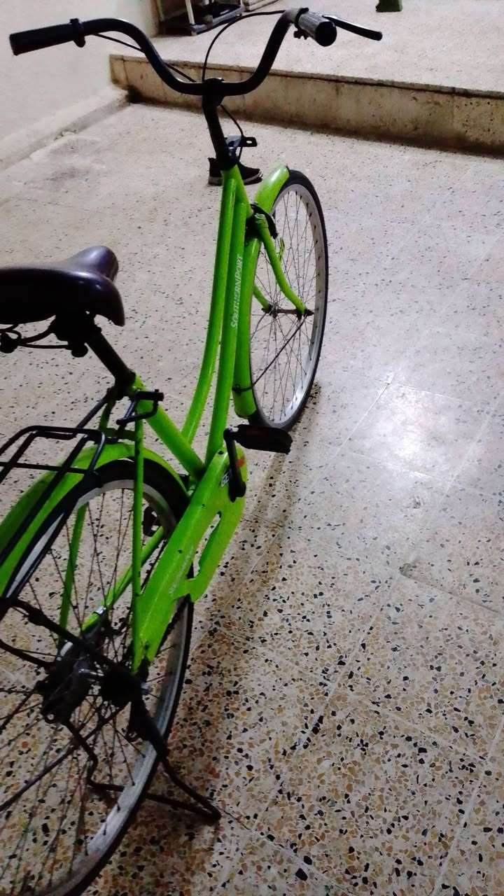 باسكل للبيع لون مميز ما ناقصو اي شي ادفع سعر عجبني ابيعك التواصل عل رقم او خاص (***********) 
  ✌🏿
