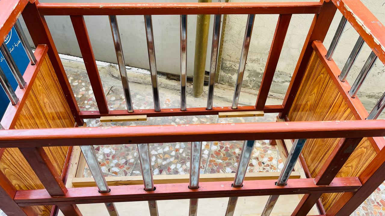 السلام عليكم ..جرباية للاطفال خشب عراقي قياسها 115×65  سانتيم ..وزنها ثقيل مع اعمدة ستيل  تحتوي على مجرات عدد 2 ..بيها فطر كما موضح بالصورة ..للاعمار من 1 سنة الى 5 سنوات سعرها 125 الف مع المجال ..مكاني بغداد السيدية قرب صعدة جسر الجادرية..رقمي *********** ..ملاحظة .متواجد في البيت بعد السابعة الرابعة مساءا
