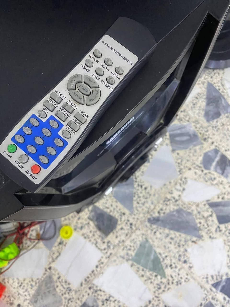 أمبي فاير احترافي بقوة صوت عالية .
إذا كنت تبحث عن صوت نقي وقوي يلبي جميع احتياجاتك، إليك هذا الجهاز المميز .
 يحتوي على خمس سماعات تمنحك تجربة صوتية محيطية رائعة
 قوة تضخيم عالية مع عدة خيارات للتحكم بالصوت حسب رغبتك
 يدعم البلوتوث للاتصال السريع مع الهاتف
 يحتوي على مدخل AUX (الأوكس)
💾 يعمل على الفلاش (USB) والميموري كارد بكل سهولة
 تحكم مرن بالصوت للحصول على أفضل أداء
 مناسب للمنازل، المناسبات، الرحلات، وأجواء السهر
غير متواجد على منصة التواصل الاجتماعي
للتواصل   
***********
