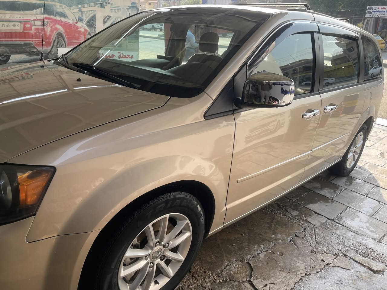 السلام عليكم 
دوج كرفان 2014
لبيع 140$
ماشيه 78 ميل حقيقي
5 قطع صبغ بيه
منضومه غاز بيه
جاهزه سياره الف دينار متصر عليه
مكان بغداد البياع 
الاتصال
***********
