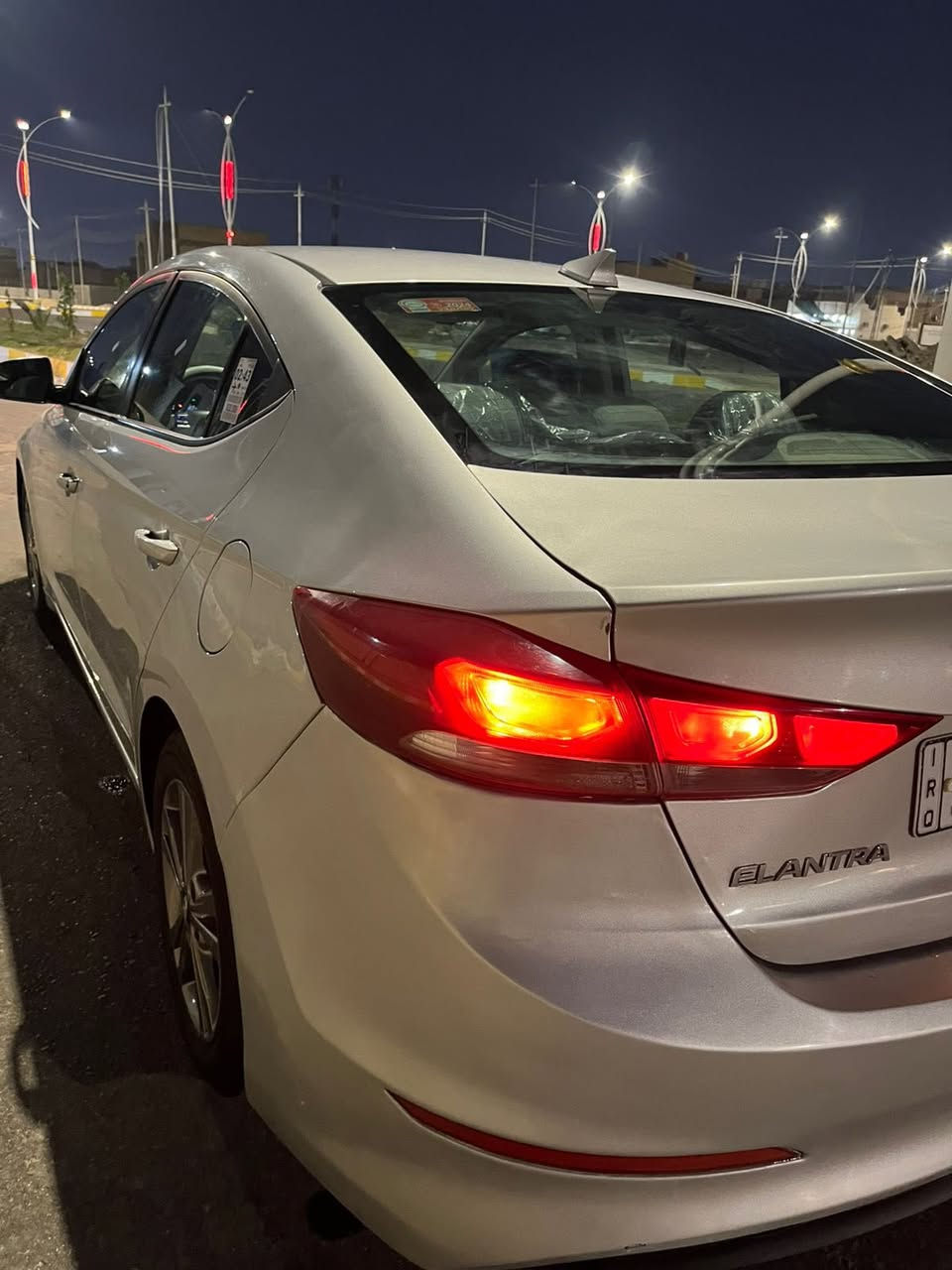 النترا 2017 وارد امريكي 
مكينه 2000 دوش، كير AT المرغوب
الحادث : تبديل قبق الجنطه نفس اللون + صبغ الباب الايمن الخلفي والدوسه فقط البجم كبس بلادي بدون ايرباك بدون دواخل 
حداديه بحاله جيده وعليها ادامه كامله للمحرك 
السيارة نضيفة بحالة ممتازة ماشيه 130
كير محرك بحالة جيد جداً 
شاشة كبيرة 
كامرة دوارة 
مانع انزلاق
3 انظمه قياده
تحكمات ستيرن
مانع انزلاق
صندوك ريمونت
تبريد ثلج
كروس سرعة تحكم جهتين 
لدات 
ويل كروم
رقم انكليزي الجديد تحويل ثاني يوم
باقي مواصفات الالنترا معروفة
السعر 120 وبيه مجال بسيط
مكاني الناصريه مركز 
رقم الهاتف ***********
