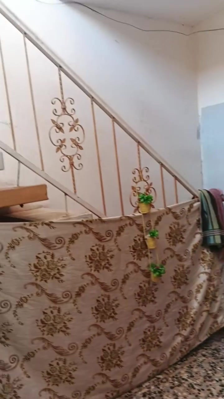 للبيع 🔑
دار سكني في بغداد – جسر ديالى الجديد / الكرغولية / شارع البزل 

📐 مساحة البيت: 200 متر🏠  الطابق: طابق واحد

🛏️ التفاصيل:

3 غرف وغرفه وحده بيه خمام

استقبال طول سبع امتار

هول

مطبخ

حمام داخلي + تواليت و حمام خارجي

🌿 المميزات:

ترك خلفي

موقع هادئ ومناسب للعائلة

💰 السعر: يُذكر عند الاتصال

📞 رقم الهاتف***********
📲 واتساب: ***********
سند ٢٥
