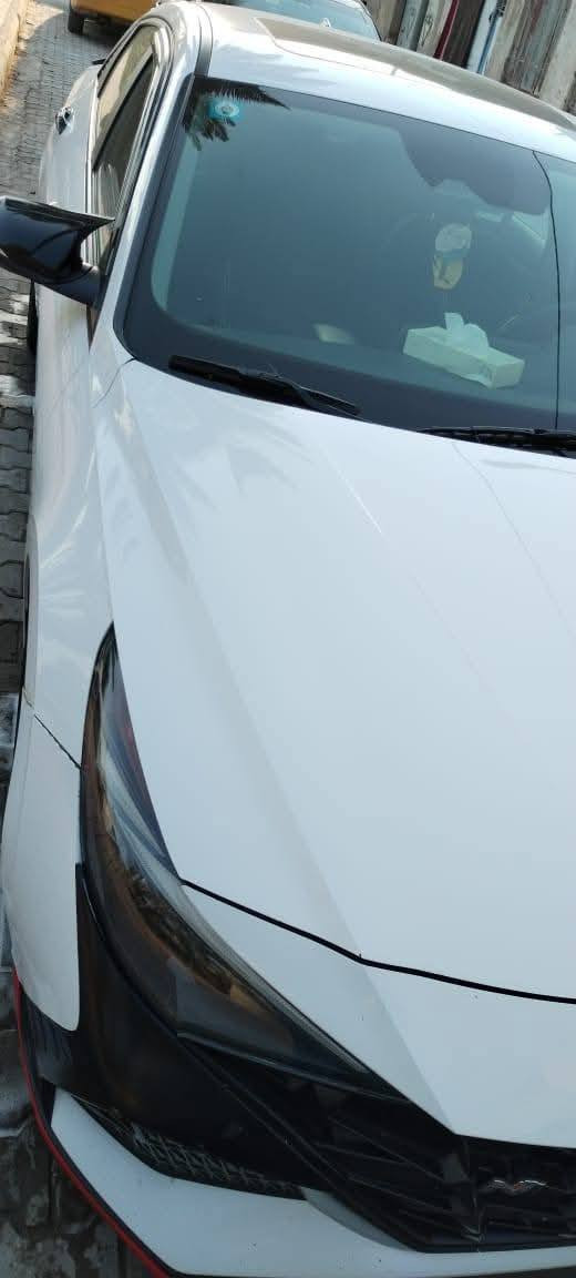 اسلام عليكم
النتره ٢١
فتحه 
تشغيل عن بعد
بصمه والموصفات الكندي معروفه كدامك موضح بل صور وسونر بل صور 
مكان السياره بغداد الشعله 
***********واتساب
