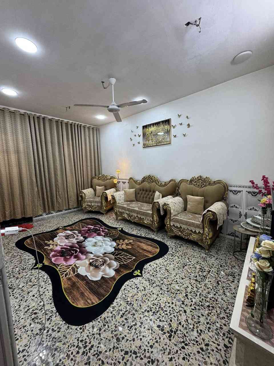 السلام عليكم
بيت مساحه 100متر طابق واحد كامل اي نقص مابي 
كاع ابو رشاد للستفسار ***********
