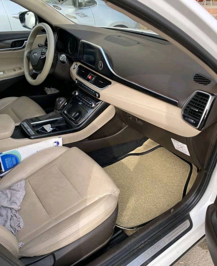 هونداي ازيرا 2018 خليجي ماشية 74 الف سيارة جديدة على وضع الوكالة فول بردات بنورما تدفئة كشن بيه جاملغ امامي صبغ فقط بدون دواخل ولا ايرباك رقم أربيل دولي جديد سنوية 28 السعر 185 ورقة وبيها مجال بسيط للشراي اتصال *********** 