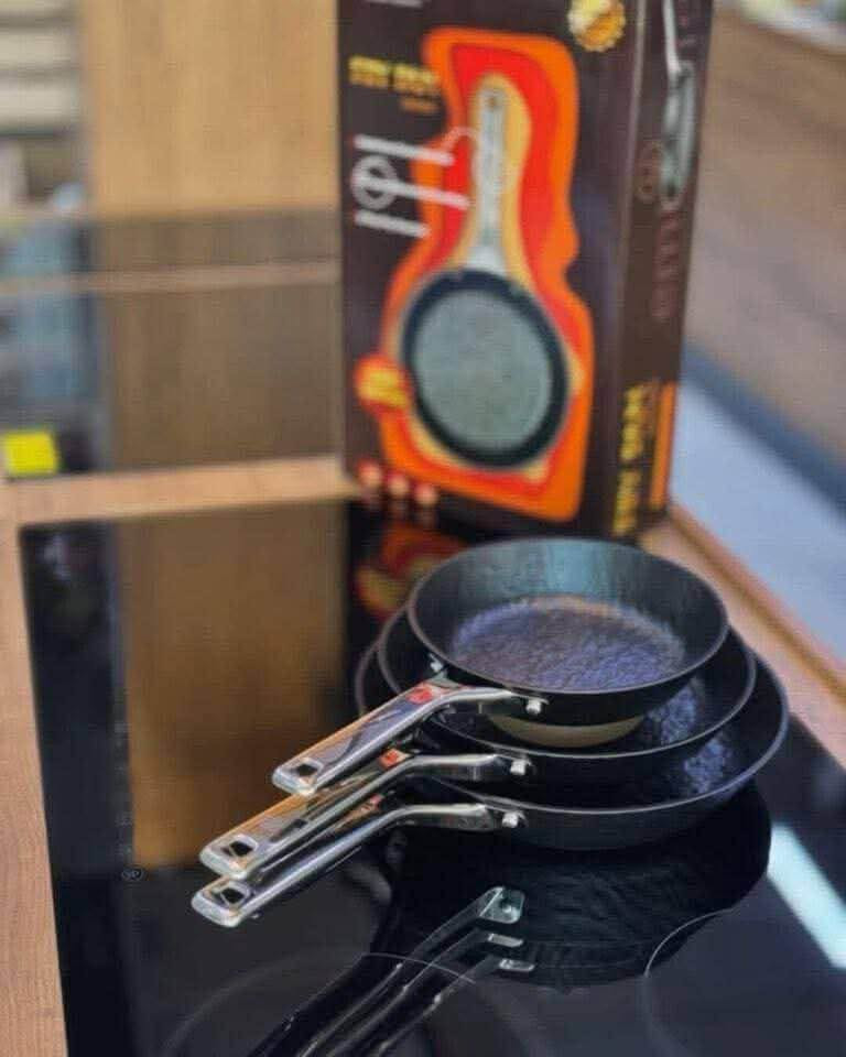بعد طول الانتظار رجع توفر 

سيت طاوات امبليوم 3 قطع

✨ 3 طبقات مغلفة بالسليكون الاسود الغير قابل للالتصاق 
✨ سمك الطاوة 3.5mm
✨ مقاومة للخدوش حتى 16 الف خدش عند التعامل بالملاعق السليكون
✨قبضات ستانلس ستيل كبس 
✨قاعده تعمل على مختلف انواع الطباخات
✨قياسات cm 28-24-20
✨ كف حراري عدد 2 هدية

✨ضمان سنة من تاريخ الشراء
السعر 60 Colombo, Sri Lanka


**إذا كنت صاحب هذا الإعلان وتريد حذفه لأي سبب، رجاءا أرسل رسالة إلى الدعم الفني**