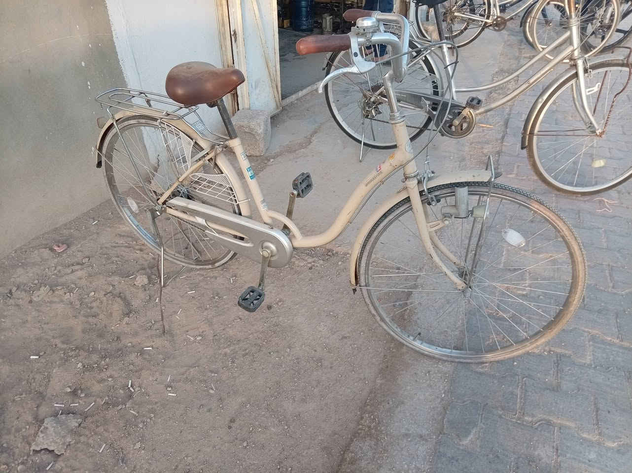 بايسكلات باله للبيع
مكانهن قرب جامع الهجرة
***********
