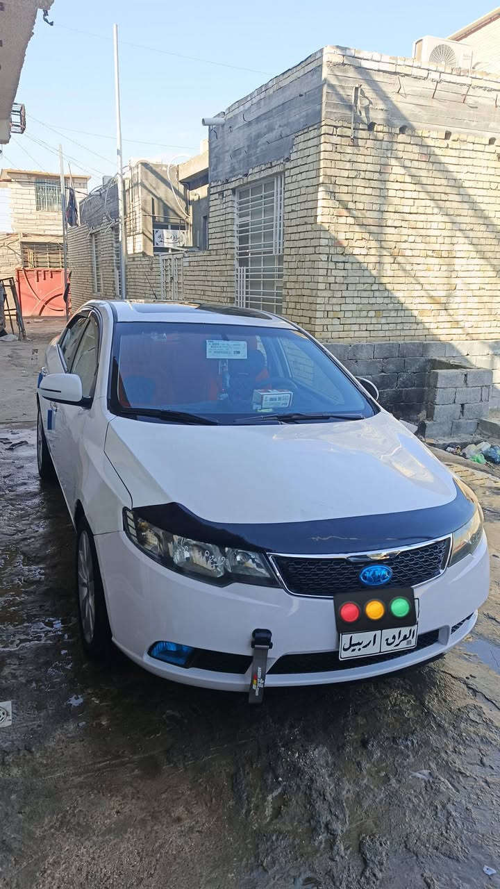 سلام عليكم كيه سيراتو للبيع او مراوس موديل 2011حادث موضح بالصوره خشم الجاملغ وخشم البنيد مكينه وكير وحداديه وتبريد وتخم تاير اي نقص مابيها كله جديد السياره جاهزه للستفسار *********** عنوان كربلاء المقدسة
