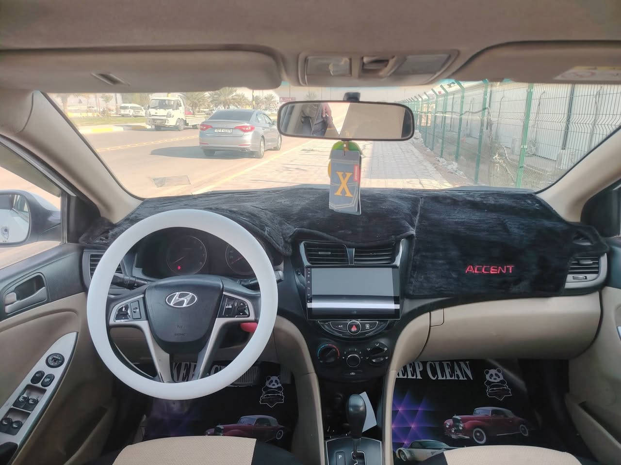 السلام عليكم سياره نوع اكسنت  خليجي موديل 2016 فول موصفات واحد على واحد فتحت سقف شاير مري  حساسات كامره دواره كفاله عامه بس باب  رش كلير والباقي كفاله كير مكينه حداديه تبريد كفاله السعر 103وبيها مجال حك الجيه العنوان كربلاء رقم الهاتف***********
