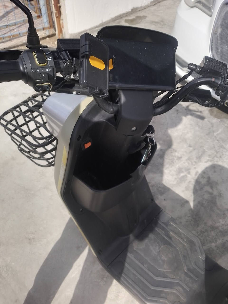 للبيع ماطور شحن حديث جديد موديل 25 بطاريات حجم 5 إلي يعرف بي يدخل خاص ويدلل مكان  بغداد الكريعات هاذا رقمي ***********
