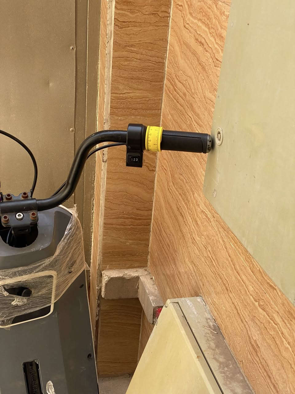 سلام عليكم دراجه شحن للبيع بطاريات جدد ونلي السعر 150 وبيها مجال للشراي المكان بغداد حي الجهاد ***********النقص فقط منفذ شحن الدراجه وجوزه التشغيل بس تشتغل بصمه
