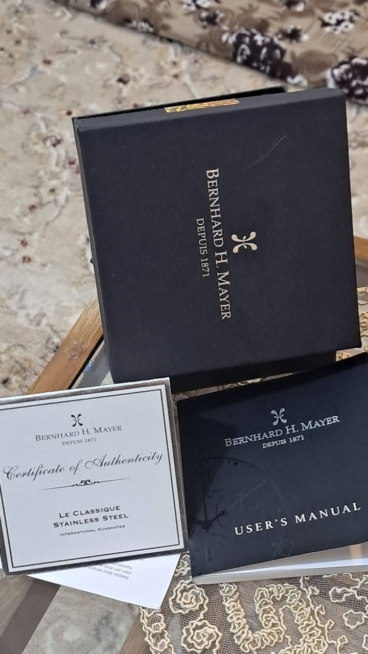 السلام عليكم
اج ماير سن القرش
القطر 42 كوارتز
اسويسري اصلي 
لون مينه مميز كامل مرفقات
مستخدمه جدا نضيفه
السعر 180 $ الي حاب يواصل
***********
