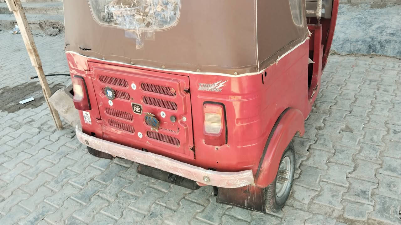 سلام عليكم تكتك باجاج موديل 18 غراض كامله سعر3200 الاتصال على الرقم ***********
