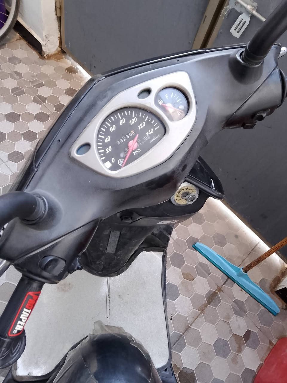 السلام عليكم دراجه للبيع سكنس نثيه شغاله بيهه خيط تبخير السعر 700 وبيها مجال 
مكان حي الجهاد 
رقم الهاتف ***********
