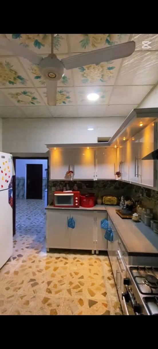 مشتمل للبيع بصلاح الدين المربع الاول يحتوي على 4 غرف نوم مع ملحقاته مساحه 150م بدون تحفظ للاستفسار اكثر مراجعه مكتب الصفاء للعقار حي الافراز قرب جامع القريشي ***********
