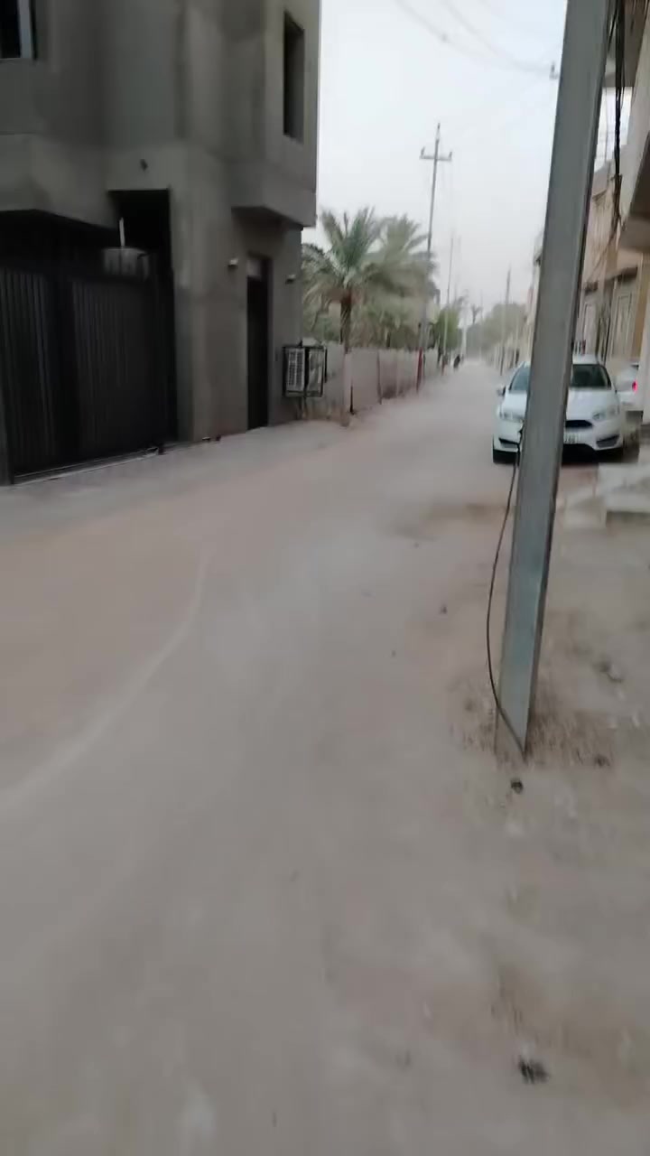 دار للبيع او مراوس بمساحة أكبر مع الفرق  المساحة 60 متر سند 25 طابقين يبعد عن الشارع 150 مترالخدماة متوفرة   البوبيات على البزل المدفون.. يحتو البيت على استقبال وصالة ومطبخ وصحيات غربي وشرقي  الطابق الثاني غرفة نوم وصالة وصحيات السعر 90 وبي مجال الاستفسار ***********
