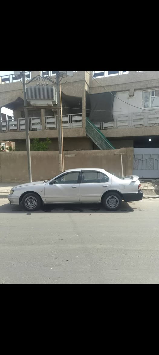 السلام عليكم نيسان موديل 98 مكينه وكير جديده سياره بسمي صدر امامي وخلفي جديده  كهربائي كلها شغاله سيارة لا ضربه ولا تبديل تخم تايرات جديده باتري جديده سياره كل نقص ما بيها مكان بغداد الطالبيه السعر.35/***********

