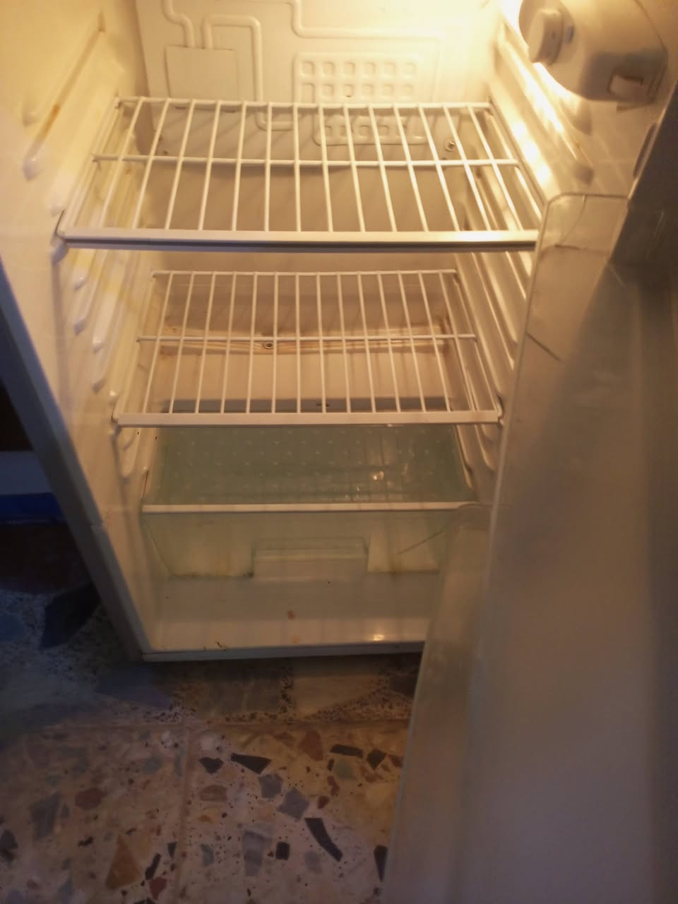 ثلاجه للبيع تجميد فول نضيفه السعر 150وبيهه مجال


**إذا كنت صاحب هذا الإعلان وتريد حذفه لأي سبب، رجاءا أرسل رسالة إلى الدعم الفني**