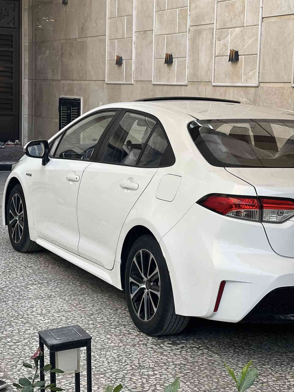 سلام عليكم كورلا هايبرد موديل 2024 شكل الأمريكي فول مواصفات واحد على واحد ماعدا كرسي كهرباء مكفوله كفاله عامه ماعد رصعه صغيره بلجاملغ موضحه بلصوره سياره جديده مال جناي سعرها ١٤٣وبيها مجال قليل للشراي ***********مكاني بغداد السيديه
