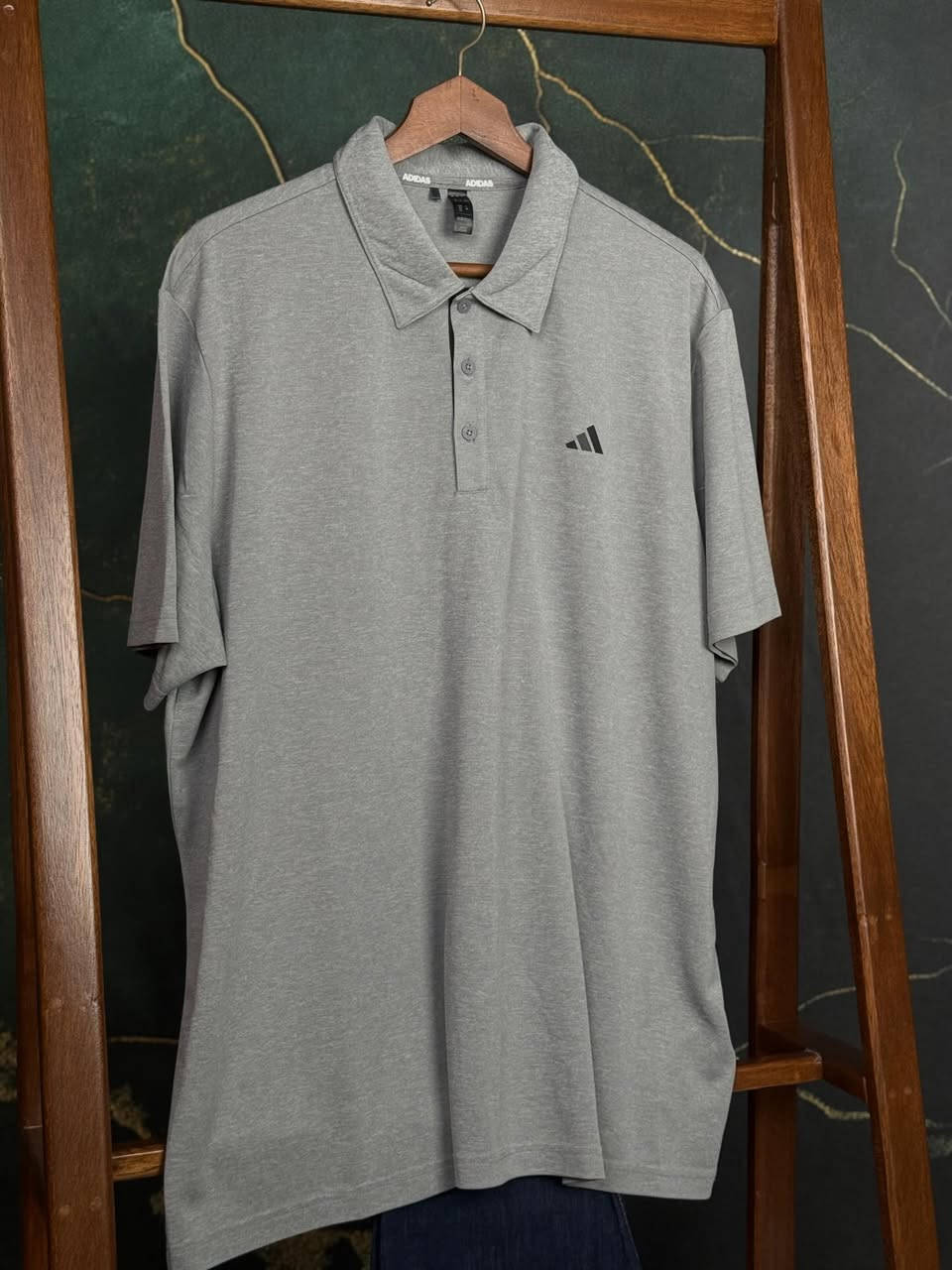 Adidas 
تيشيرت ياخة ماركة اديداس 
لون رصاصي 
خامة بوليستر ناعم 
خاصية امتصاص العرق 
ستايل كاجوال مناسب للاستخدام اليومي 
بلد الصنع : ڤيتنام
القياس : 2XL 
عرض الصدر : 72 سم
توصيل مجاني داخل بغداد وباقي محافظات العراق 🚚


**إذا كنت صاحب هذا الإعلان وتريد حذفه لأي سبب، رجاءا أرسل رسالة إلى الدعم الفني**
