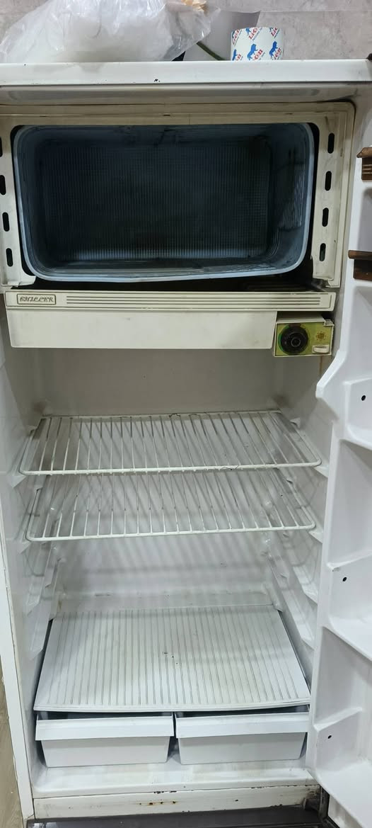 السلام عليكم ..  
عندي اغراض للبيع 
غساله هيتاشي ١٦ كيلو..شغاله ١٠٠٪ ب٨٥ الف
ثلاجه عشتار باب اول .. شغاله ١٠٠٪ سعرها ١٣٥ الف
ثلاجه رويال شغاله ١٠٠٪ سعر ٢٠٠ الف
طباخ كريازي باب اول سعر ١٢٥ الف 
ماطور ماء جديد نصف حصان .. سعر ٢٥ الف
مبرده الشمال حجم كبير شغاله ١٠٠٪ نضافه ٨٠٪ سعرها ٧٠ الف 
للاستفسار .. ***********
