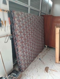 دوشك نوعية الاصلي مستعمل شي قليل سفنج طغط عالي قياس ١٨٠. والطول ٢٠٠  ا...