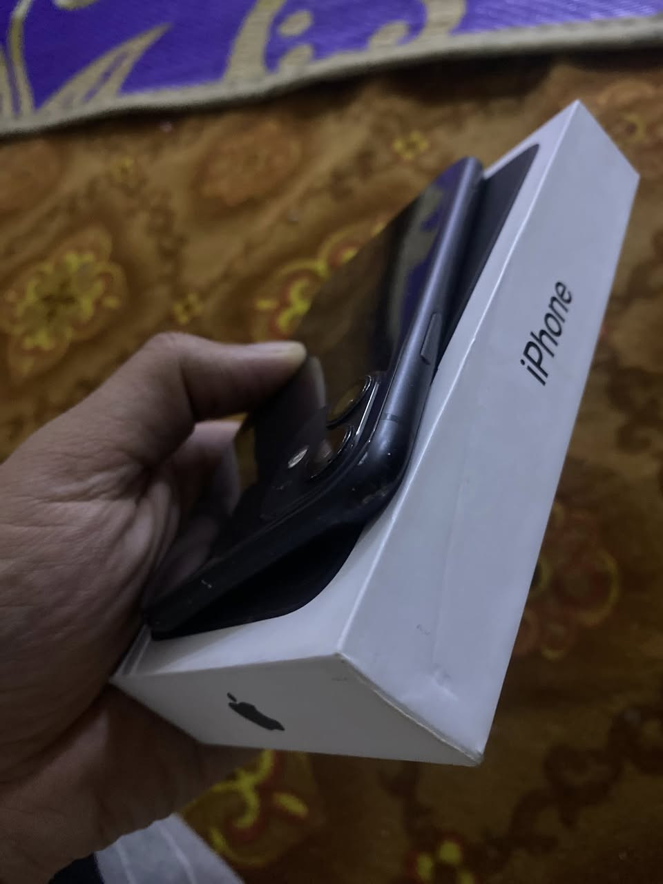 ايفون 11 العادي ذاكره 128 كله شغال ومكفول من العطل مبدل شاشه اصليه 3 خيارات شرط الفحص ونضيف شوفه عينك وياه كارتونه وشاحنته بطاريه 97 بلادد استخدام 4 اشهر السعر 250 وبيه مجال للشراييي مكاني البصره الحيانيه اتصل او وتساب ***********
