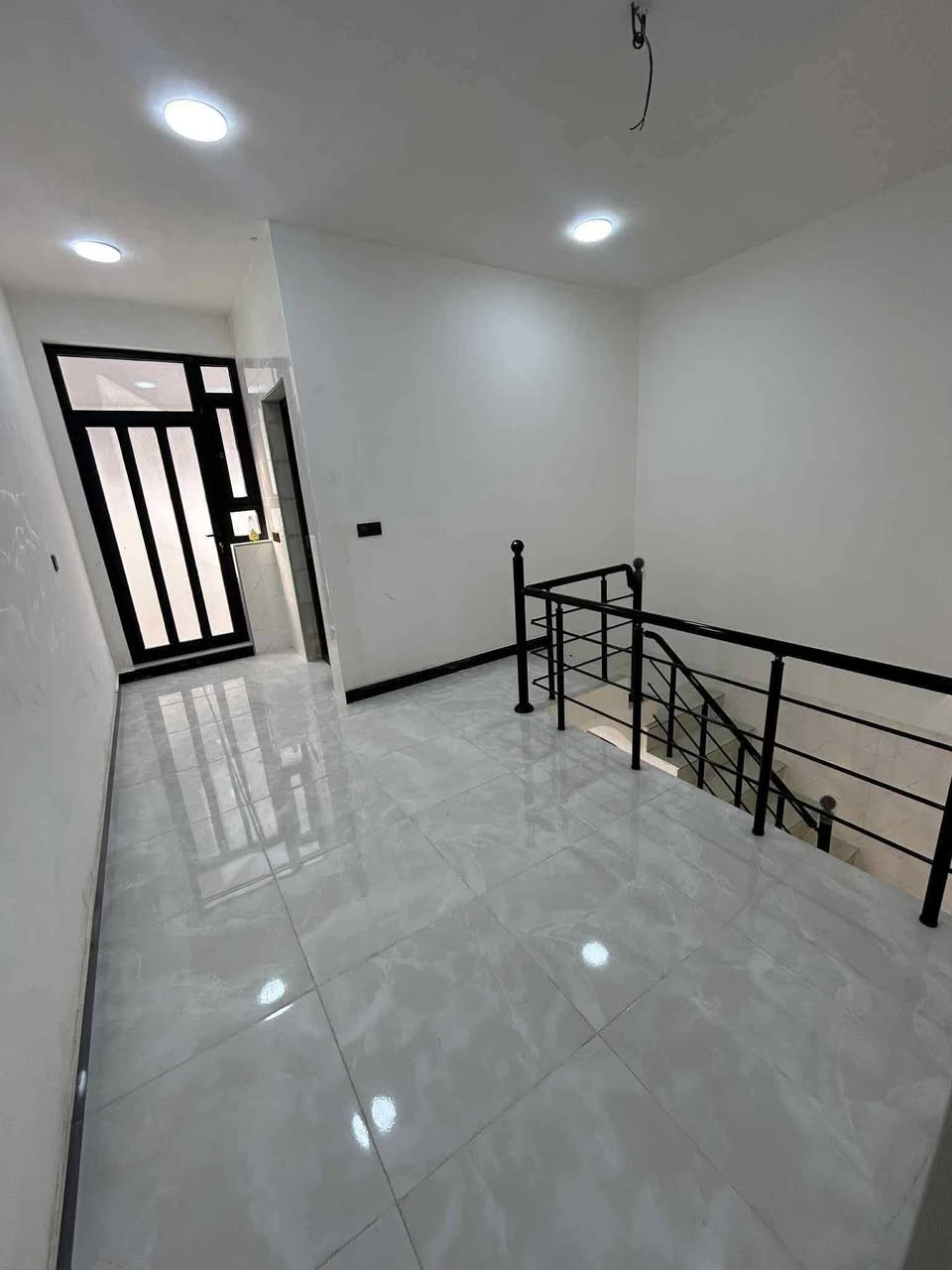 #لدينا_دار_للبيع مساحه 75 متر واجهه 5 ونزال 16 طابو زراعي سند 25 قرار محكمه البيت يحتوي على2 غرف نوم وصاله وستقبال ومطبخ  العنوان بغداد الدورة مدخل البوعيثه مجمع السلطان الاول 
هاتف ***********
***********
