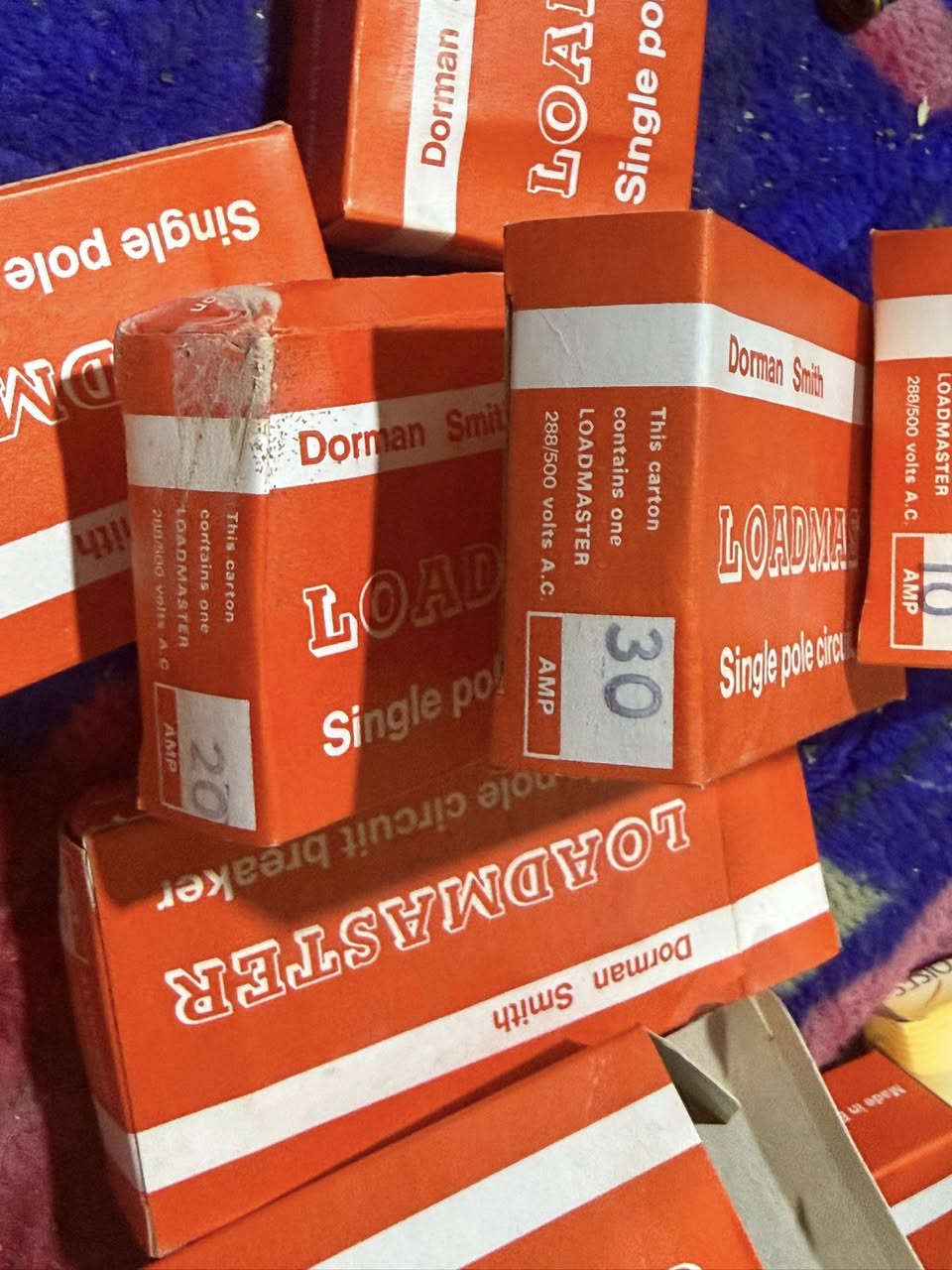 السلام عليكم عندي 30 بوكس هوه وجوزاته  جاهز وكامل كل واحد وكارتونته نوعيه دورمن اصلي كلهن بالكارتونه قديمات ابيعهن شلع مكاني بغداد رقم الهاتف ***********
