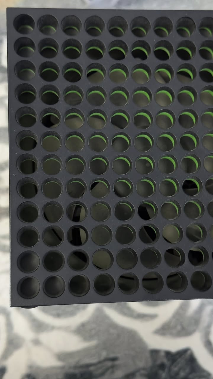 اكسبوكس سيريس اكس مستعمل استعمال 3 اشهر فقط اصدار 2022 مع يدة احترافية فقط الجهاز لا مفتوح ولا مصلح بعدة بحالة لوكالة ونضافة ضاهرة بصور 
سعر : 600 وبي مجال بسيط 
للتواصل :***********
