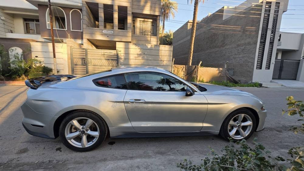 فورد موستنك 2018  ب120 وبيها مجال بسيط محرك ايكو بوست 2.3 تيربو
الكير اوتو  10 نمر 
السياره ماشيه 54 ميل 
تشغيل عن بعد،شاشه جبيره سنك ٣،تدفئه تبريد،حساسات كامره،تحكمات ستيرن  
السياره بلادية كير مكينة مامفتوح وماعليها اي برمجة والشاشة مابيها اي كلوب 
حادث السيارة بامريكا جاملغ عكس السائق وربع البنيد وبالعراق صار بيها حادث الجاملغ الخلفي والباب تبدل نفس اللون
سنويه جديده تنتهي ب 2030 و هزة جديده تنتهي ب2026 شهر  9 يعني تتحول بدون متاخذ السيارة
حاظر للتحويل او وكالة
موقع السيارة بغداد
***********
*********** بغداد, العراق
