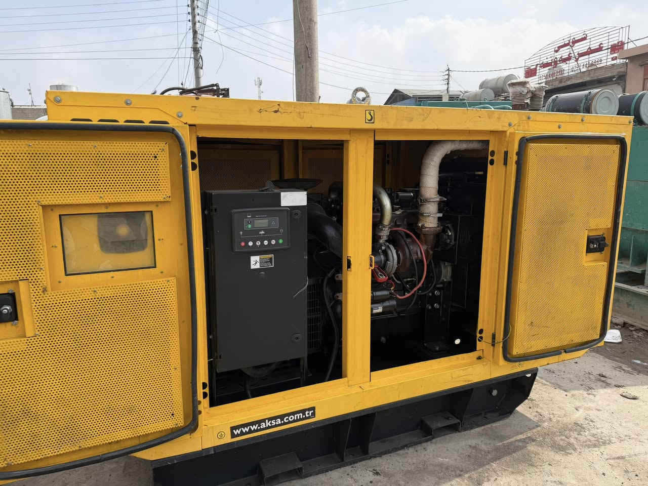 يوجد لدينا مولد بيركنز موديل حديث 
بريطاني الصنع  
4 بستن سوبر 80kv.   @شرط_بلادي 
نضام اوتو  موديل 2020.
 العنوان اربيل الصناعه الجنوبيه 📍
للاستفسار اتصل على الارقام  

‭📞0751 549 0958‬
‭📞0772 419 3406‬
