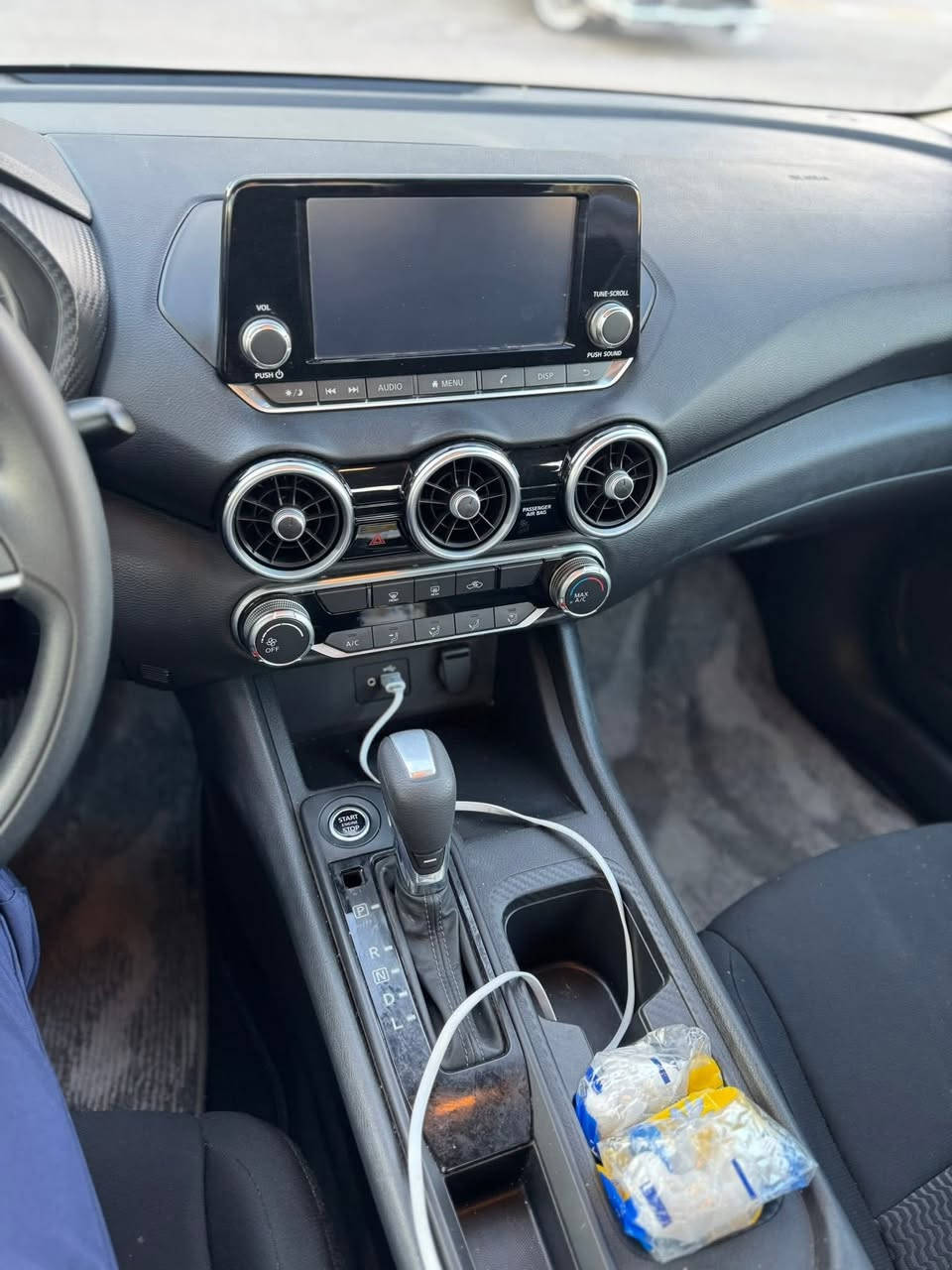 @السلام عليكم
للبيع
نيسان سنترا 2023
ماشية 19 الف ميل 
السيارة //موصفات S
كاميرات ٣٦٠
رادارات ٣٦٠
نضام الحفاظ على المسار
السيارة فقط بي قطعة وحدة صبغ بس بنيد صبغ بدون شاصي وداخل بشرط
السعر ١44 ورقة و بي مجال للشراي
***********
صور الحادث على خاص ///. مكان سيارة ديالى خانقين
