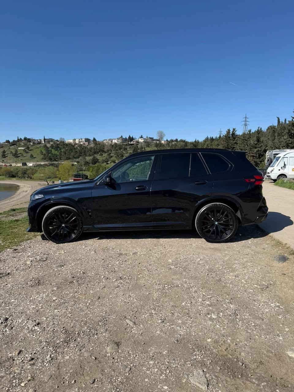 السيارة للبيع في جورجيا تبليسي العاصمة الجورجية 🇬🇪 🇬🇪 
بي إم دبليو إكس 5 xDrive40i
سنة التخرج : 2024…
السيارة بحالة ممتازة 
المعروضة بالسعر 295ورقة


**إذا كنت صاحب هذا الإعلان وتريد حذفه لأي سبب، رجاءا أرسل رسالة إلى الدعم الفني**