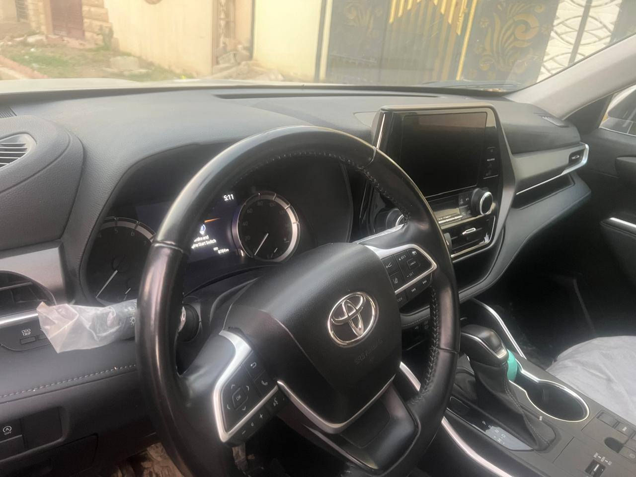 هايلندر 2023 للبيع
قطعتين باب وجاملق جهة السايق
4 توربو
ماشيه 8 الف 
السعر 280 وبيها مجال 
رقم الموبايل ***********
