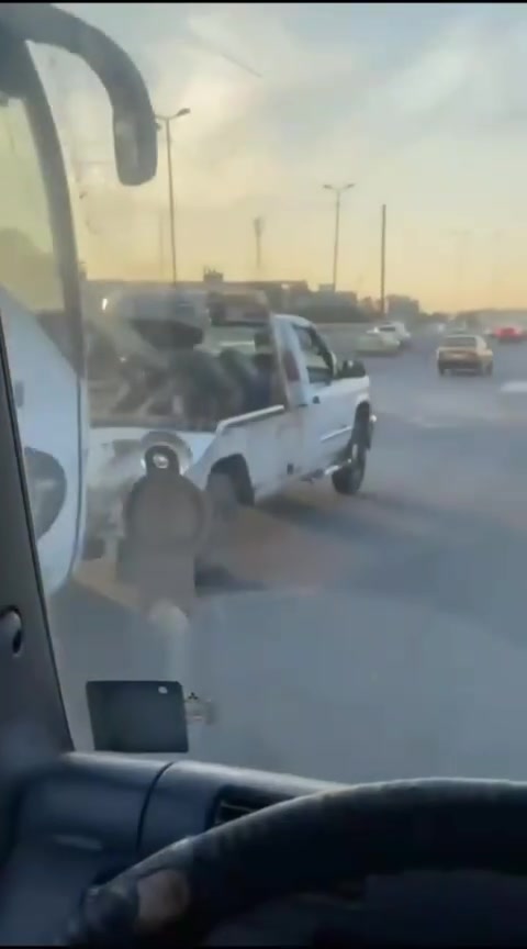 السلام عليكم
بهبهان 1996 بلادية بدون صبغ سيارة جاهزة

عنوان بغداد البياع 

هاتف ***********
