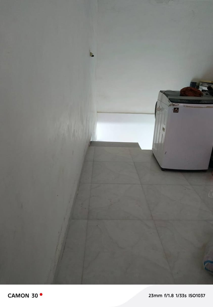 دار للبيع طوريج حي الجمعيه قرب بيت القيم مقام القديم المساحه ١٦٠م طابقين ٤غ نوم استقبال ومطبخ وصاله صحيات داخليه وخارجية رقمي *********** ٠٧٨٠٨١٧٧٨٠

