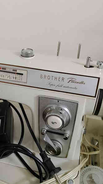 مەکینەی خەیاتی برادەران اسڵی 24 نەخش بۆ فرۆشتن زۆر کەم بەکارهاتووە ناونیشان هەولێر *********** بەشەرت و زەمان
