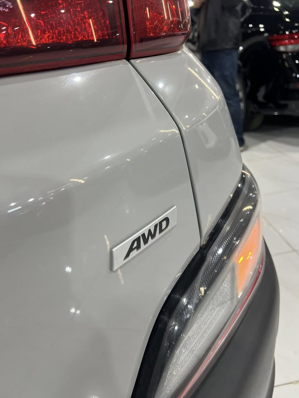 � للبيع | Hyundai Kona 2023
🎨 اللون: سمنتي مميز
💰 السعر: 135 بلاش وبيه مجال
📞 للاستفسار: ***********

🔥 مواصفات السيارة:

🔹 الموديل: 2023
🔹 المحرك: 2000 سي سي (المرغوب)
🔹 تنفس طبيعي
🔹 ناقل الحركة: أوتوماتيك
🔹 الترقيم: رقم جاهز أربيل

🔹 الحالة:
✔️ قطعتين صبغ فقط
✔️ بدون دواخل
✔️ محرك وكير بشرط
✔️ سيارة نضيفه وجاهزة

🔹 الراحة والمواصفات:
✔️ شاشة
✔️ بلوتوث
✔️ مكيف قوي
✔️ تحكم بالمقود
✔️ نظام أمان وثبات

📌 سيارة مرغوبة + صرفية ممتازة
📲 للتواصل: ***********
