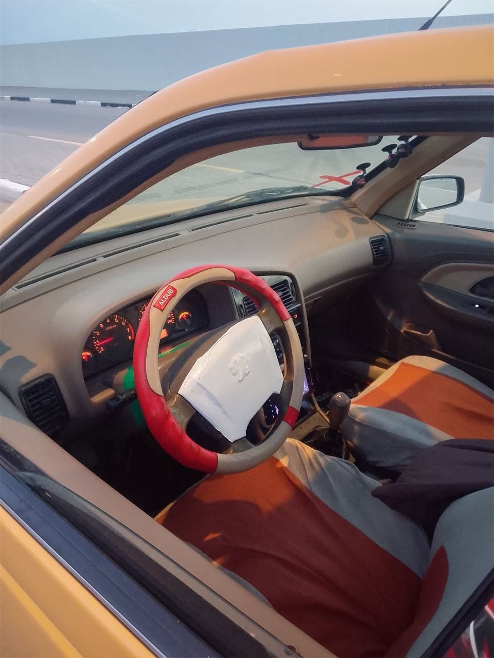 سلام عليكم سياره بيجو ربعميه وخمسه سياره نضيفه 
موديل 16 تبريد تدفه كل شقال بيه كير بكينه  خير من الله علوان البصره كرمت علي ابو صخير  سعر 35 
***********
