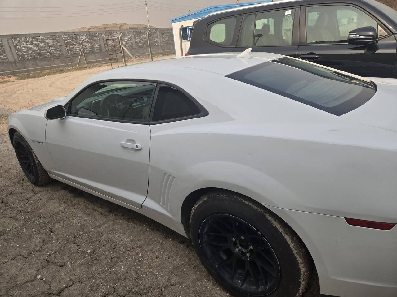 السلام عليكم
كمارو ٢٠١٤  محرك ٣٦٠٠ رقم بغداد
حادثها الجاملغات الامامية بدون شاصي ولغود وبيها بارد بالجاملغ خلف السائق
 ماشية ١٤٧كم
مبدل كومبريسر وراديتر جديد للتبريد بس راح تبريدها نهايه الصيف وبعد ماوديتها 
صارلها خمس سنين عندي ابد ماتعبتني الحمدلله
صدر جديد 
مال بيت ماداخله تفحيط
السعر ١٠٠ ورقة وبيها مجال بسيط
الاتصال *********** 
مكان السيارة شارع فلسطين
